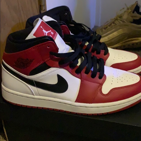 Chicago 4s worn about 5 times  condition 9/10 - Picture 2 of 3